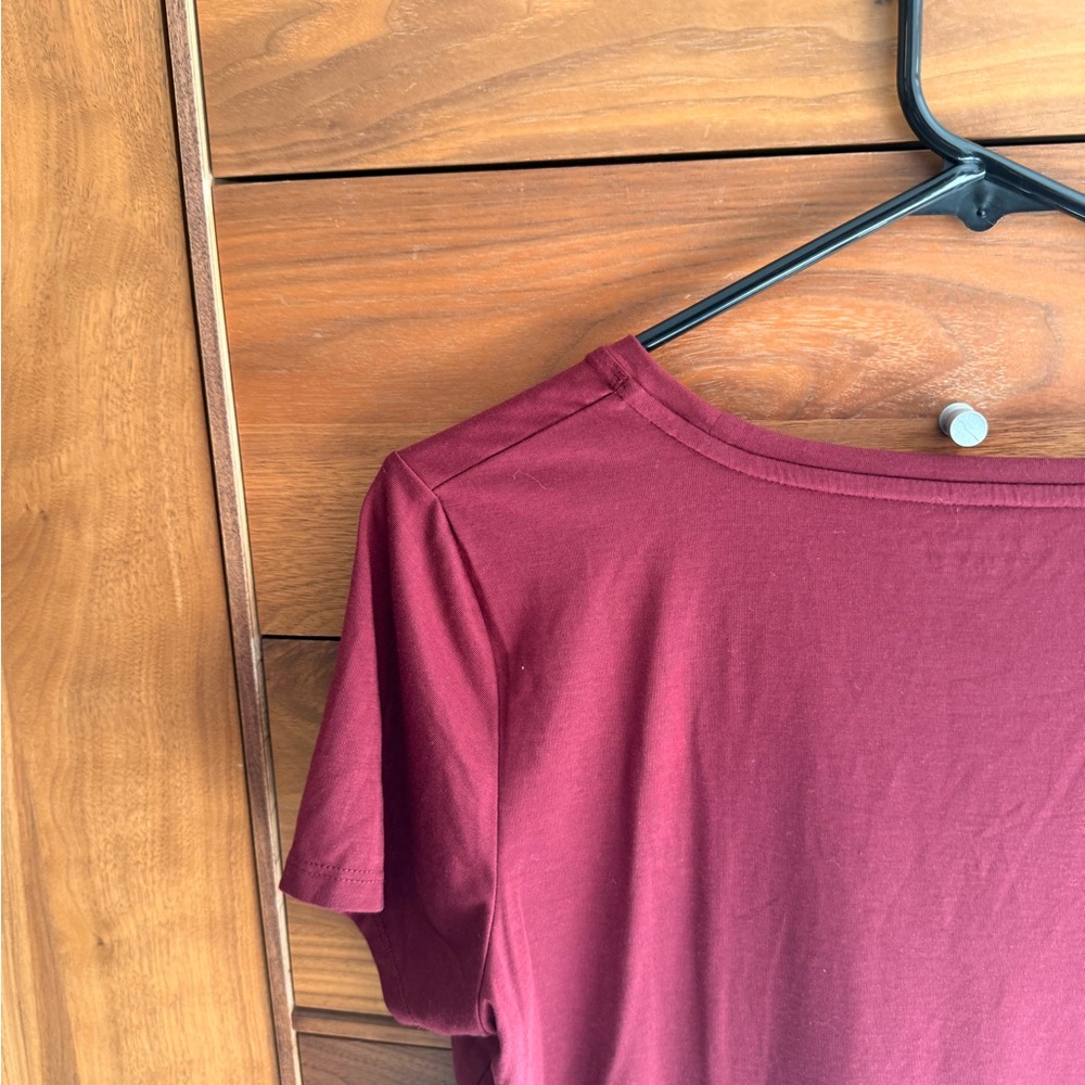 Athleta Essence Vital Tee Size M - Picture 7 of 9